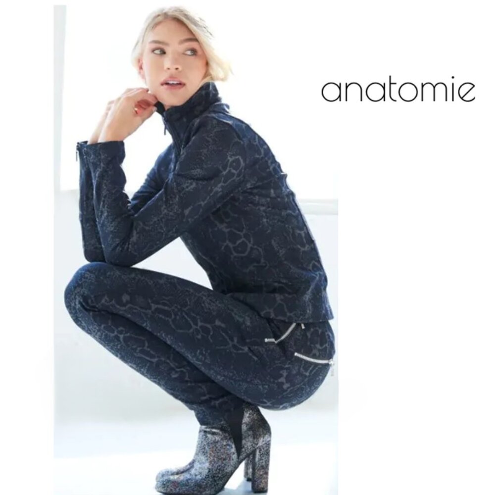 Anatomie Mojo jacket and Shamira zipper legging NEW w/tags blue python Sz L